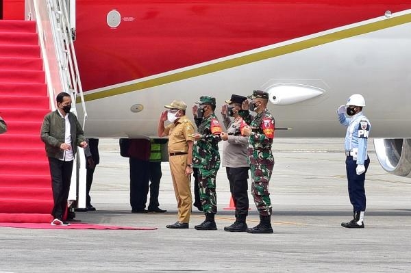 Tiba di Bandara Kualanamu, Presiden Jokowi Disambut Gubernur Edy Rahmayadi